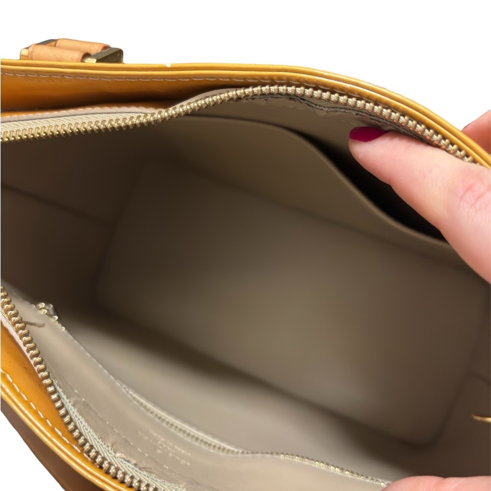 LOUIS VUITTON Vernis Houston Yellow/Gold Bag - Picture 12 of 16